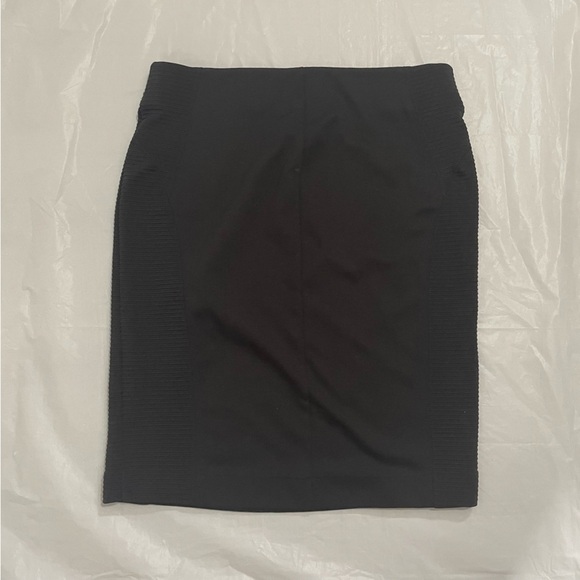 🖤 Sleek and Stylish: Women's Black Pencil Skirt by Joe Fresh,  Size Small 🖤 - Picture 6 of 9
